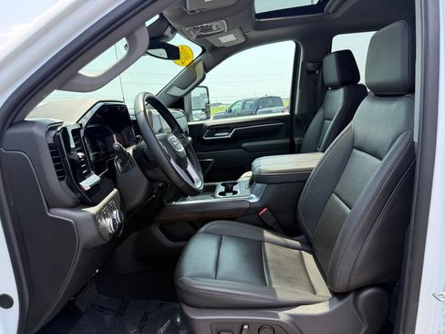 Used 2025 GMC Sierra 2500 SLT w/ SLT Convenience Package AWD/4WD image 4
