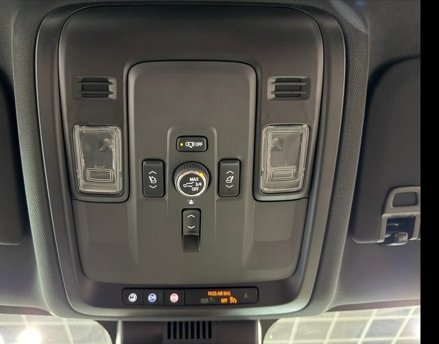 Used 2025 Chevrolet Tahoe Premier AWD/4WD image 24
