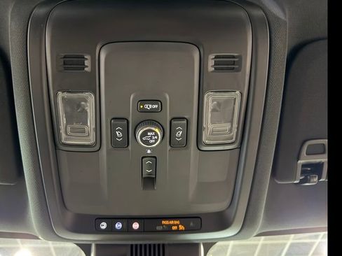 Used 2025 Chevrolet Tahoe Premier AWD/4WD image 24