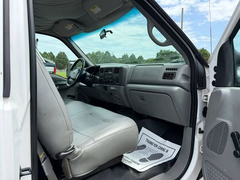 Used 2002 Ford F450 2WD Regular Cab Super Duty image 36