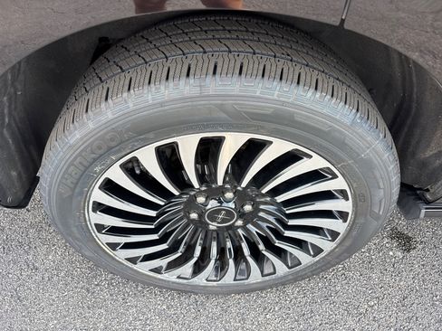 Certified 2020 Lincoln Navigator Black Label w/ Cargo Convenience Package AWD/4WD image 10