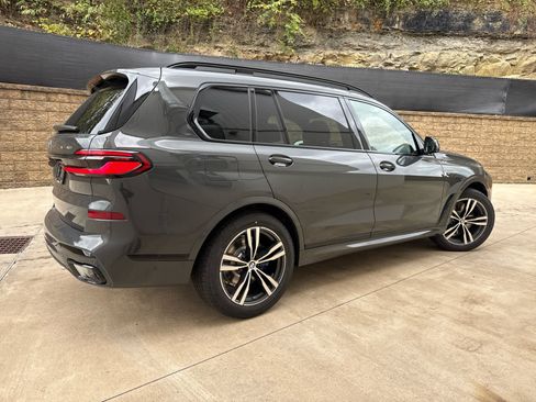 New 2026 BMW X7 xDrive40i w/ M Sport Package AWD/4WD image 3