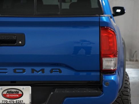 Used 2016 Toyota Tacoma TRD Off-Road w/ Towing Package AWD/4WD image 10