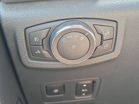 Certified 2022 Ford F350 Platinum AWD/4WD image 9