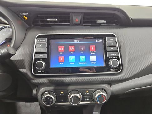 New 2025 Nissan Kicks Play S image 19