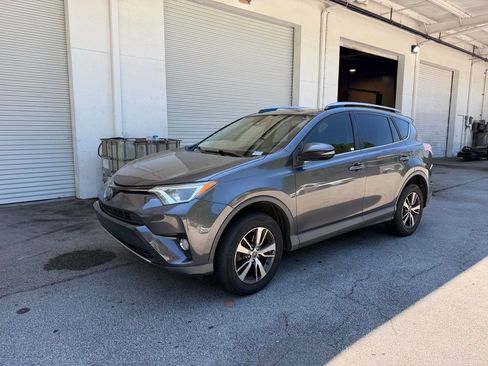 Used 2018 Toyota RAV4 XLE FWD image 3
