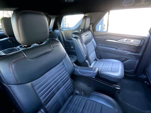Used 2025 Ford Explorer ST-Line image 19