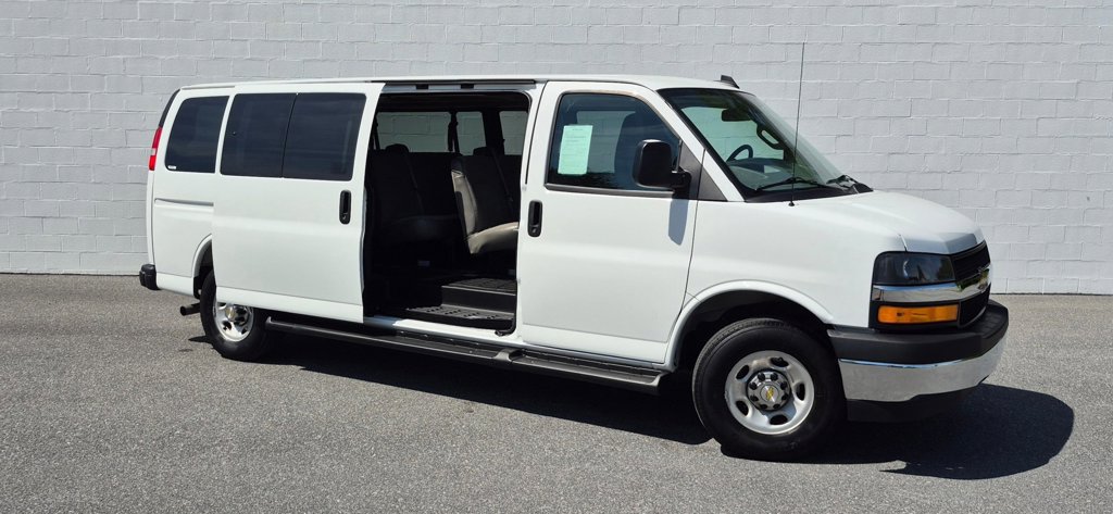 Used 2025 Chevrolet Express 3500 LT w/ LT Preferred Equipment Group RWD image 6