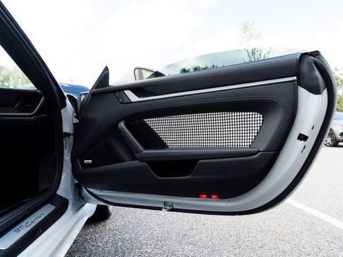 Used 2024 Porsche 911 Carrera image 19