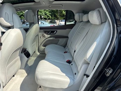 Used 2023 Mercedes-Benz EQS 580 4MATIC SUV w/ Exclusive Trim Package image 6