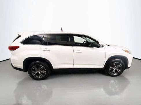 Used 2019 Toyota Highlander LE image 8
