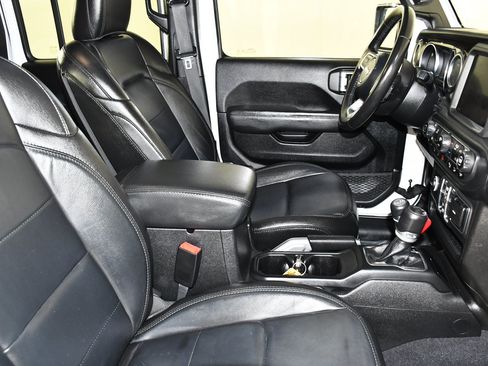 Used 2020 Jeep Wrangler Unlimited Sahara AWD/4WD image 42