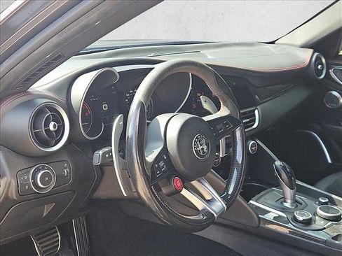 Used 2019 Alfa Romeo Giulia Quadrifoglio w/ Driver Assist Dynamic Package image 9