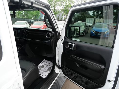 Used 2019 Jeep Wrangler Unlimited Sahara AWD/4WD image 22