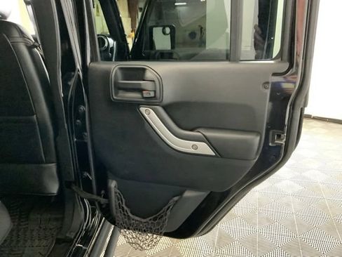 Used 2016 Jeep Wrangler Unlimited Rubicon AWD/4WD image 29
