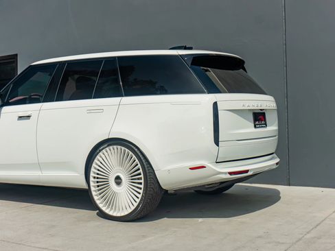 Used 2025 Land Rover Range Rover SE image 21