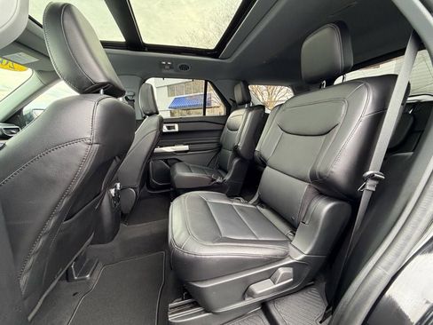 Certified 2022 Ford Explorer Limited w/ Limited Technology Package image 30