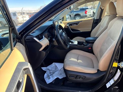 Used 2021 Toyota RAV4 XLE w/ Carpet Mat Package (TMS) AWD/4WD image 10