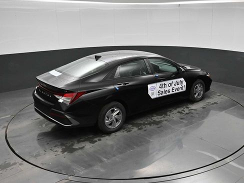 New 2026 Hyundai Elantra SE FWD image 30