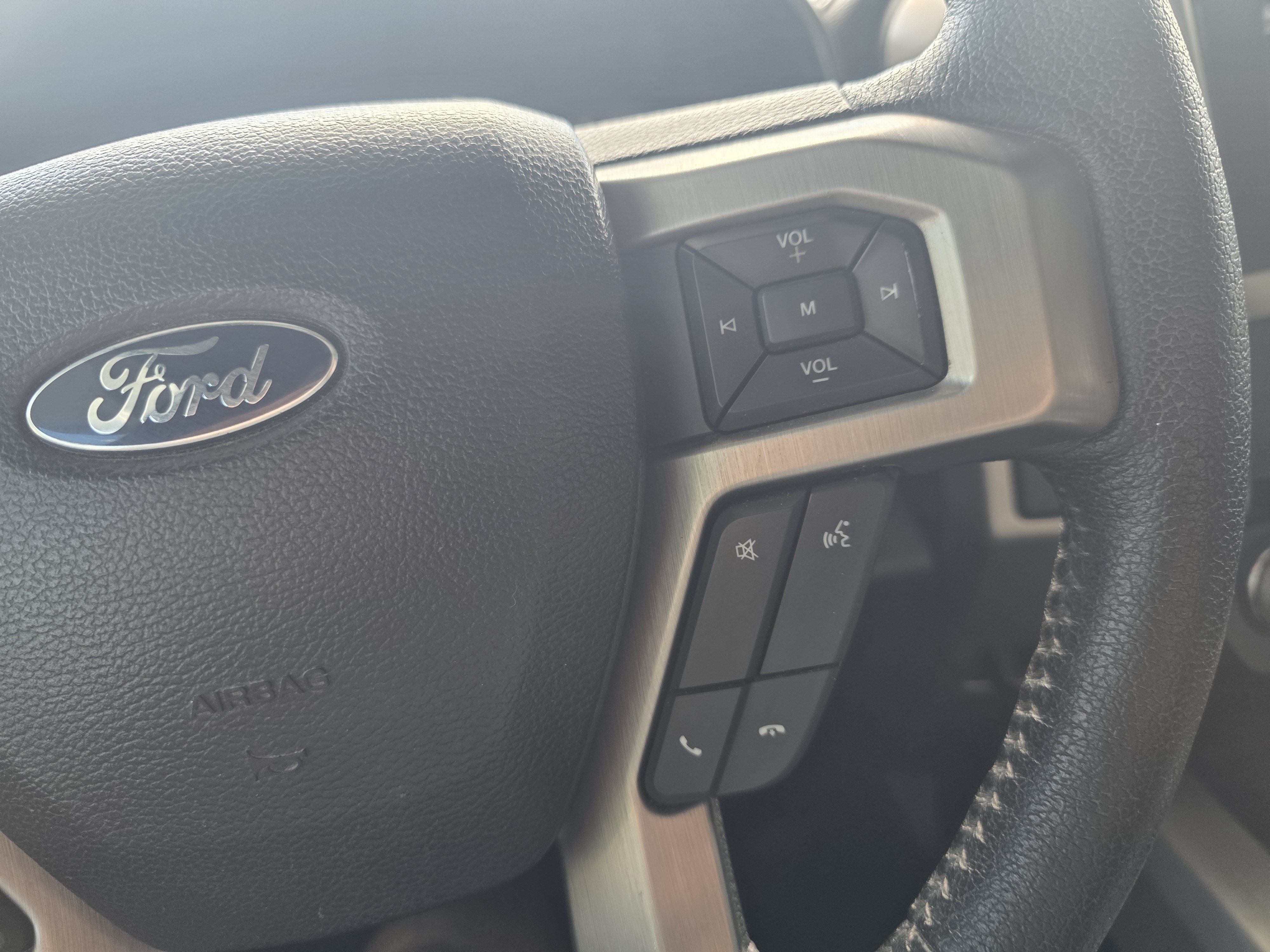 Used 2015 Ford F150 Platinum w/ Equipment Group 701A Luxury AWD/4WD image 23