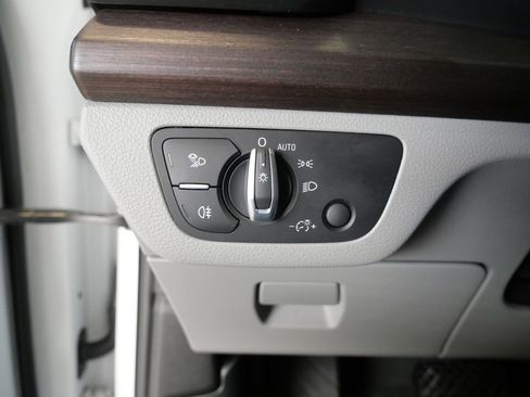 Used 2022 Audi Q5 2.0T Premium w/ Convenience Package image 12