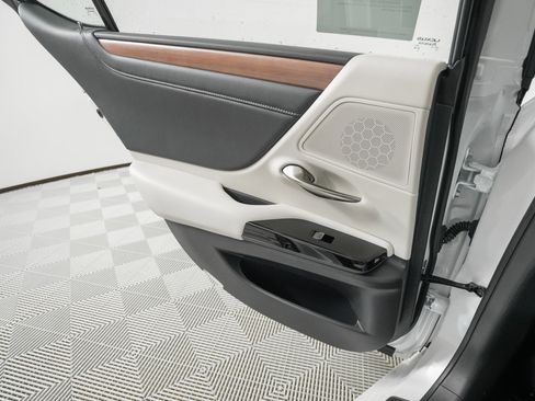 New 2025 Lexus ES 350 w/ Premium Package image 11