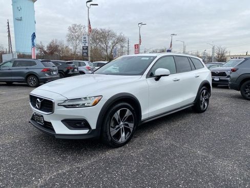 Used 2021 Volvo V60 T5 Cross Country w/ Climate Package image 1