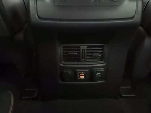 Used 2024 Nissan Titan SV w/ SV Convenience Package AWD/4WD image 18