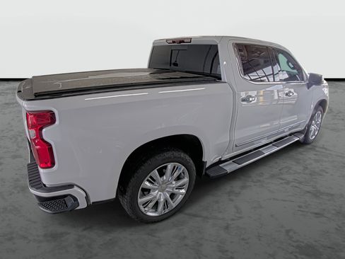 Used 2023 Chevrolet Silverado 1500 High Country w/ High Country Premium Package AWD/4WD image 4