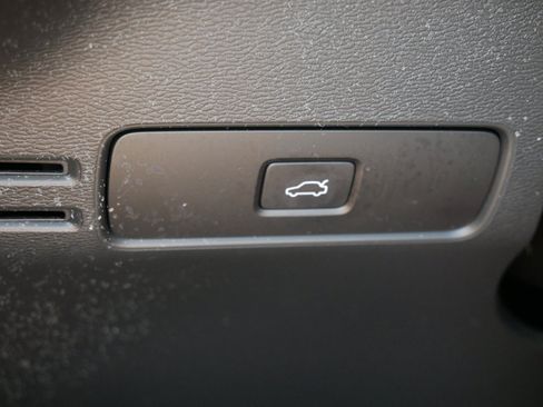 Certified 2023 Volvo C40 P8 Recharge Ultimate w/ Protection Package Premier AWD/4WD image 28