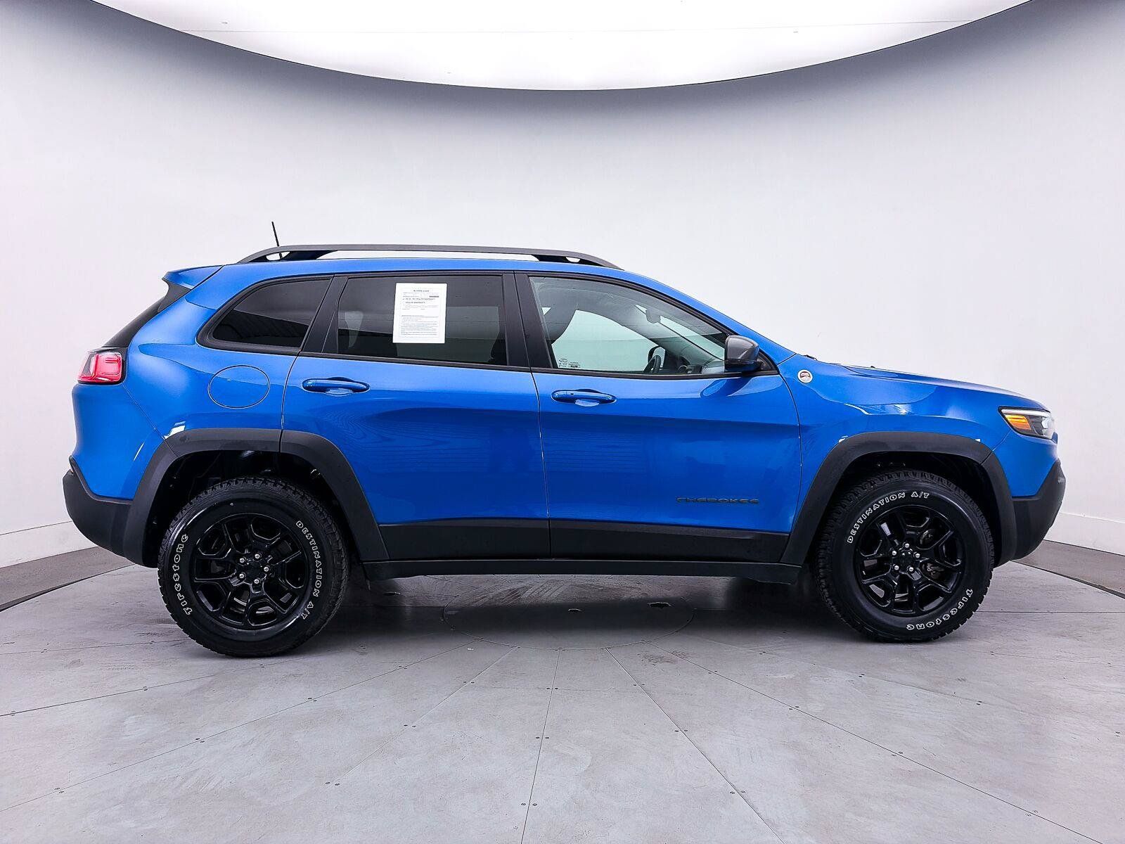 Used 2019 Jeep Cherokee Trailhawk w/ Cold Weather Group AWD/4WD image 39