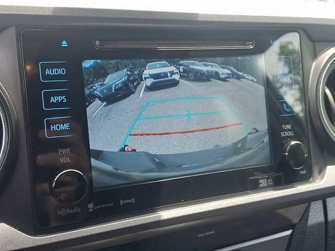 Used 2018 Toyota Tacoma TRD Off-Road AWD/4WD image 17