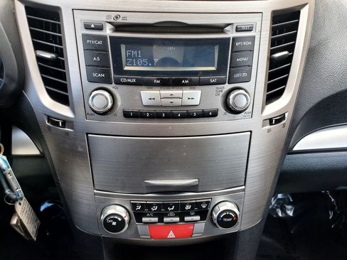 Used 2013 Subaru Legacy 2.5i Premium w/ All-Weather Pkg AWD/4WD image 40