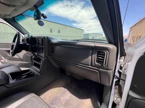 Used 2006 Chevrolet Silverado 2500 W/T w/ Skid Plate Package AWD/4WD image 46