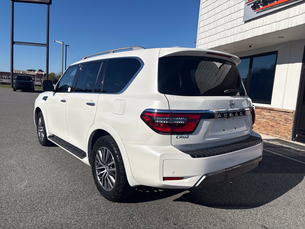 Used 2024 Nissan Armada SL w/ Captain's Chairs Package AWD/4WD image 7