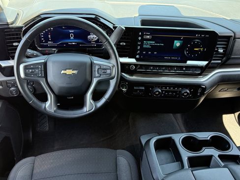 Used 2025 Chevrolet Silverado 2500 LT w/ Convenience Package AWD/4WD image 12