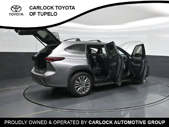 Used 2025 Toyota Highlander Platinum AWD/4WD image 65