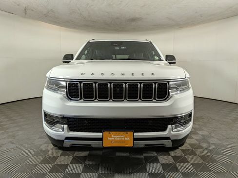 Certified 2023 Jeep Wagoneer L Series III w/ Premium Group I AWD/4WD image 2