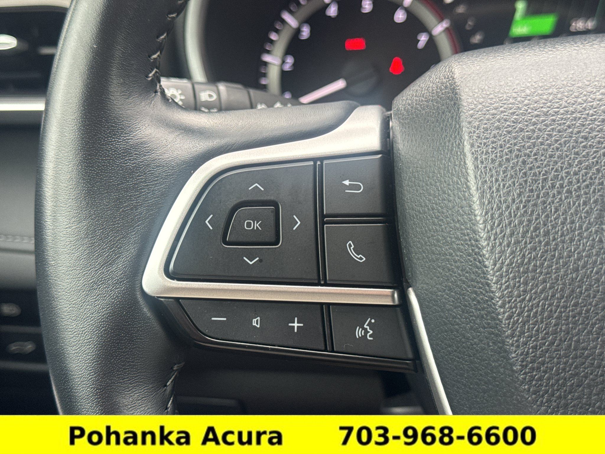 Used 2024 Toyota Highlander XLE AWD/4WD image 12