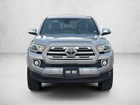 Used 2019 Toyota Tacoma Limited RWD image 2