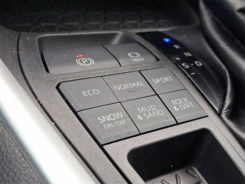 Used 2020 Toyota RAV4 XLE image 27