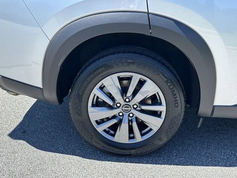 Certified 2025 Nissan Pathfinder SV FWD image 19