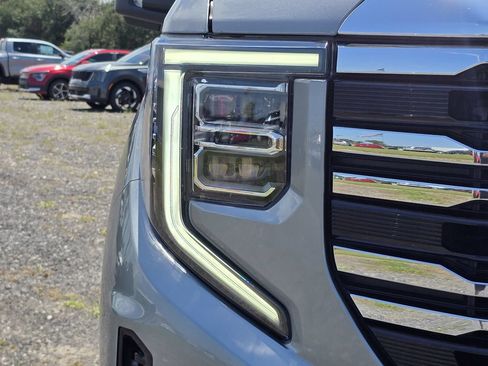 Used 2025 GMC Sierra 1500 SLT w/ SLT Premium Package AWD/4WD image 12