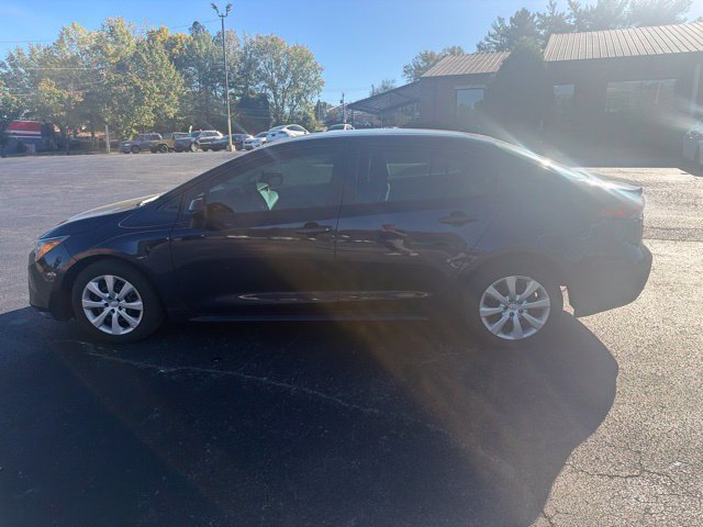 Used 2025 Toyota Corolla LE FWD image 12