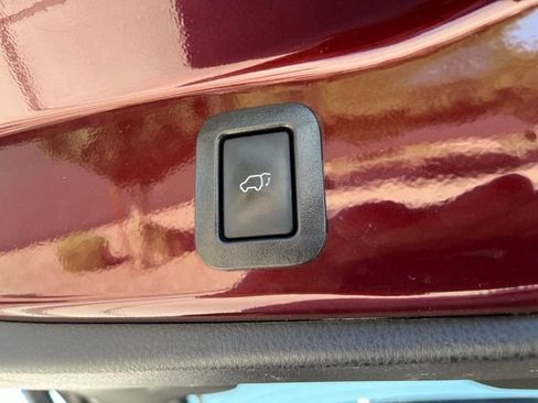 Used 2018 Toyota Highlander Limited Platinum AWD/4WD image 6
