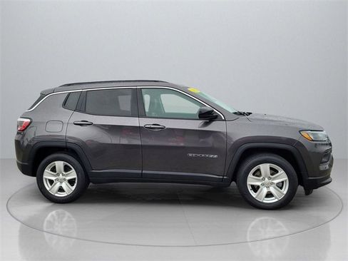Used 2022 Jeep Compass Latitude image 9