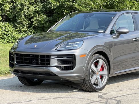 Certified 2025 Porsche Cayenne S image 10