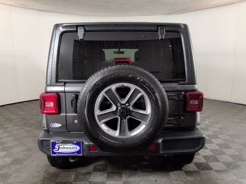 Used 2018 Jeep Wrangler Unlimited Sahara AWD/4WD image 6