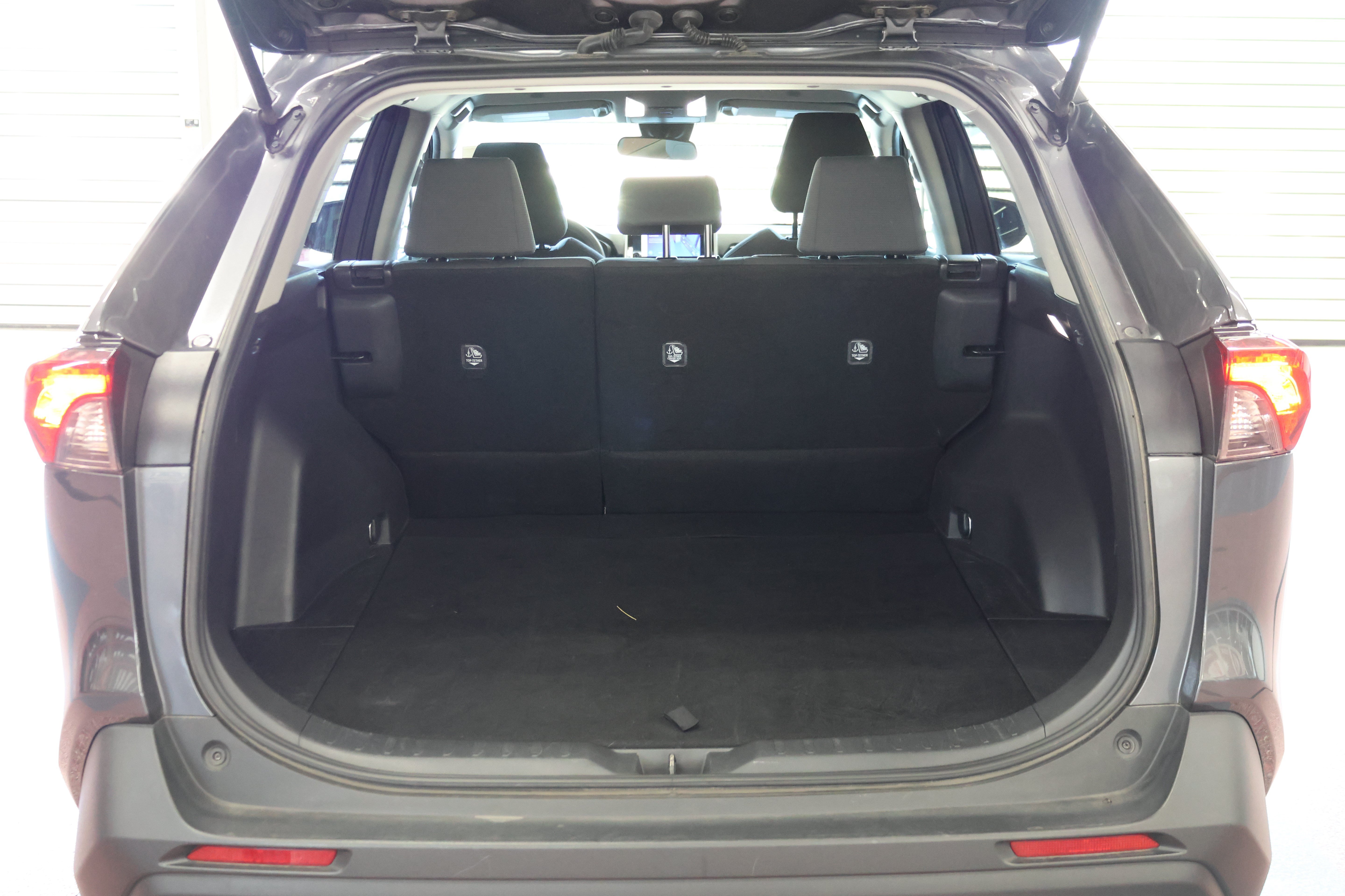 Used 2024 Toyota RAV4 XLE FWD image 6