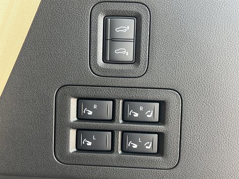 New 2025 Nissan Armada Platinum Reserve image 30